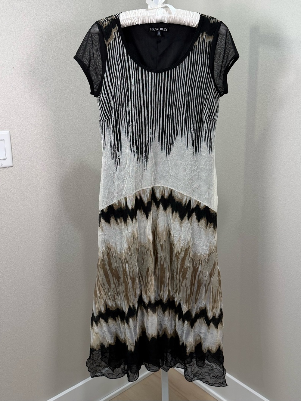 Picadilly Crinkled Mesh Graphic Dress Petite Small PS